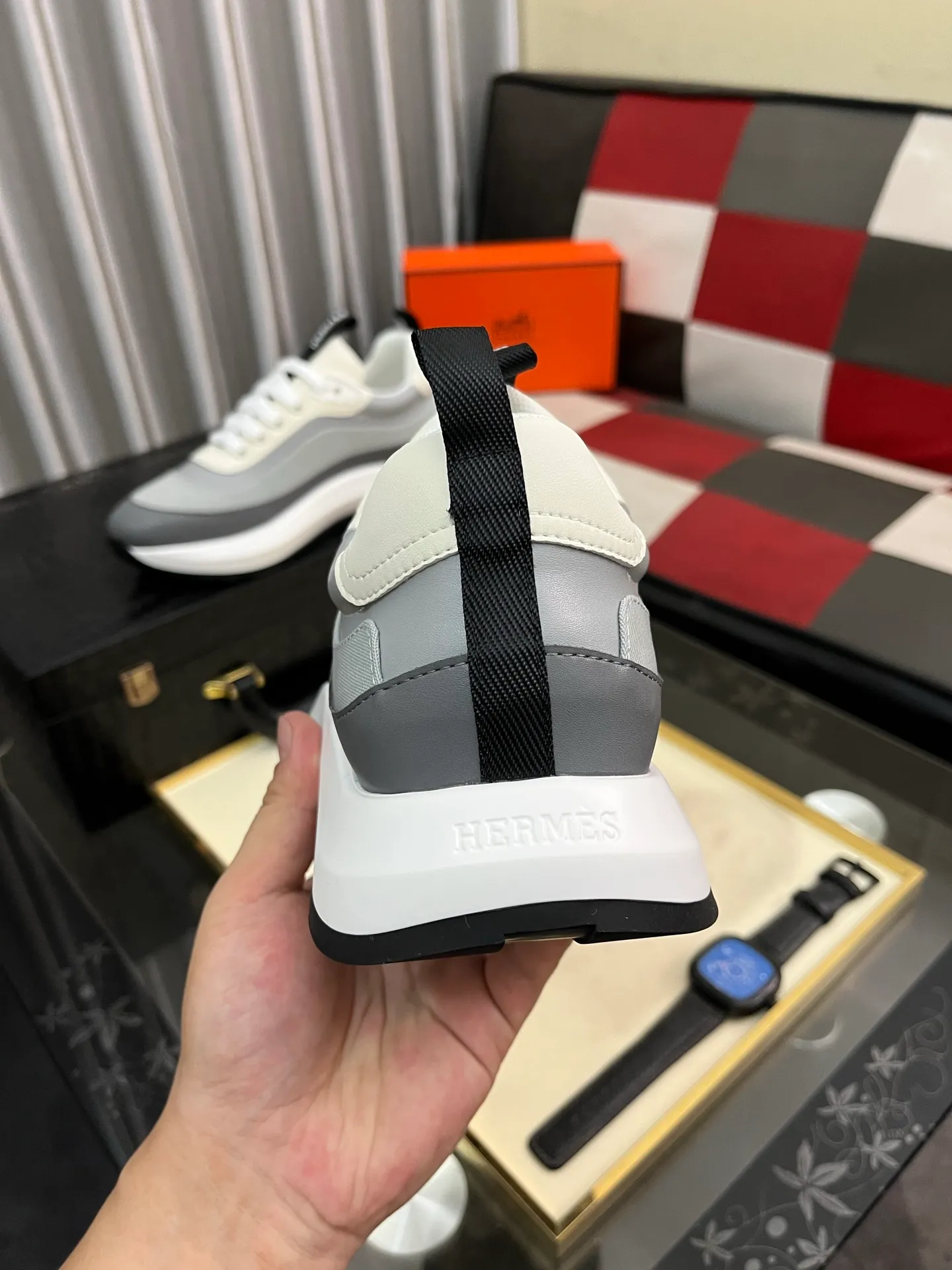 Men's shoes 💰458⌚️⌚️[hermes] Hermès men's fashionable sports shoes, carefully built as an international brand. This casual shoe combines high-quality fabrics and exquisite craftsmanship. It integrates simple and unique design style to interpret the brand's luxurious beauty in a low-key manner. The upper is made of original fabric with a first layer of suede. The layered design has distinct lines on the upper and a lightweight rubber outsole. Light luxury style, the details exude a dynamic masculine atmosphere, elegant and mainstream, size: 38-442️⃣colors available